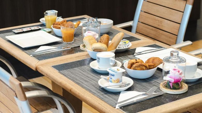 <b>Chambord Hotel Restaurant</b>. Images powered by <a href="https://iceportal.shijigroup.com/" title="IcePortal" target="_blank">IcePortal</a>.