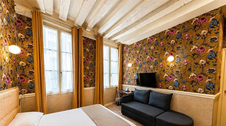 <b>Notre Dame Hotel Room</b>. Images powered by <a href="https://iceportal.shijigroup.com/" title="IcePortal" target="_blank">IcePortal</a>.