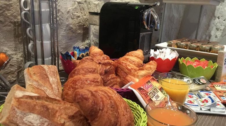 <b>Notre Dame Hotel Restaurant</b>. Images powered by <a href="https://iceportal.shijigroup.com/" title="IcePortal" target="_blank">IcePortal</a>.
