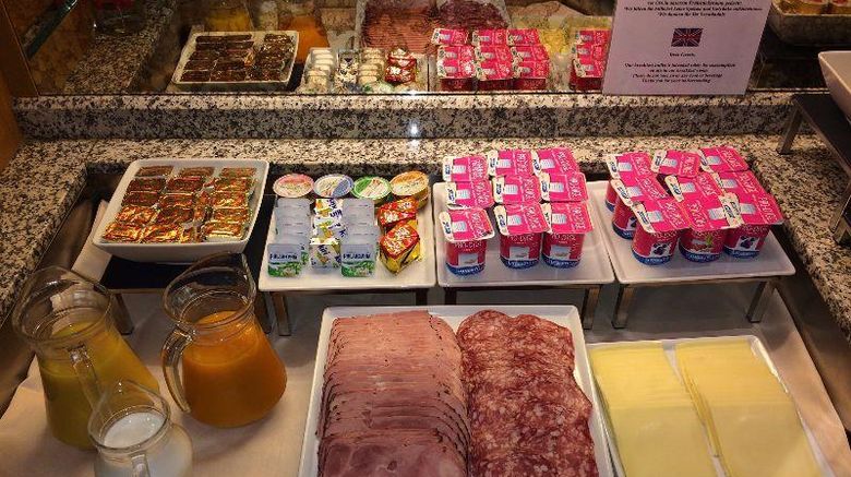 <b>Hotel Christophe Colomb Restaurant</b>. Images powered by <a href="https://iceportal.shijigroup.com/" title="IcePortal" target="_blank">IcePortal</a>.