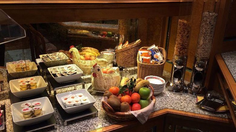 <b>Hotel Christophe Colomb Restaurant</b>. Images powered by <a href="https://iceportal.shijigroup.com/" title="IcePortal" target="_blank">IcePortal</a>.