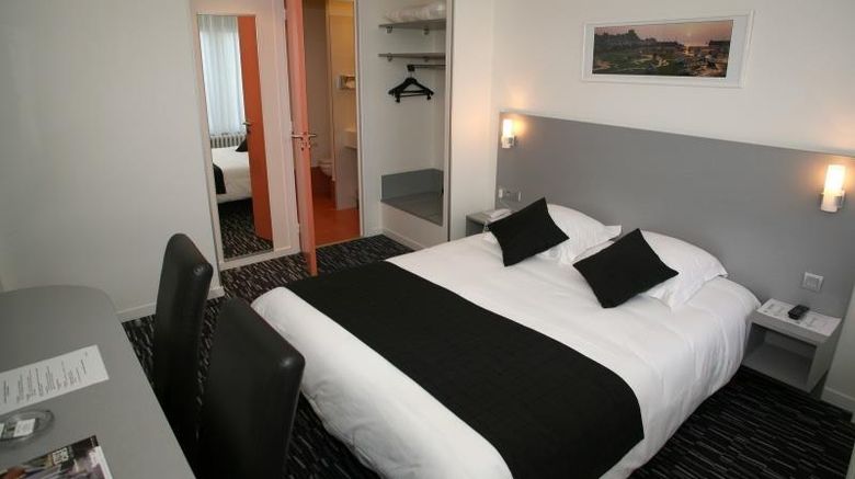 <b>Hotel le Louvre Cherbourg Room</b>. Images powered by <a href="https://iceportal.shijigroup.com/" title="IcePortal" target="_blank">IcePortal</a>.