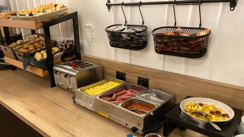 <b>Hotel le Louvre Cherbourg Restaurant</b>. Images powered by <a href="https://iceportal.shijigroup.com/" title="IcePortal" target="_blank">IcePortal</a>.