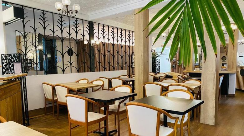 <b>Hotel le Louvre Cherbourg Restaurant</b>. Images powered by <a href="https://iceportal.shijigroup.com/" title="IcePortal" target="_blank">IcePortal</a>.