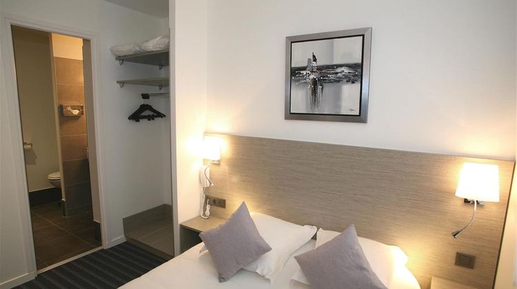 Hotel le Louvre Cherbourg Room