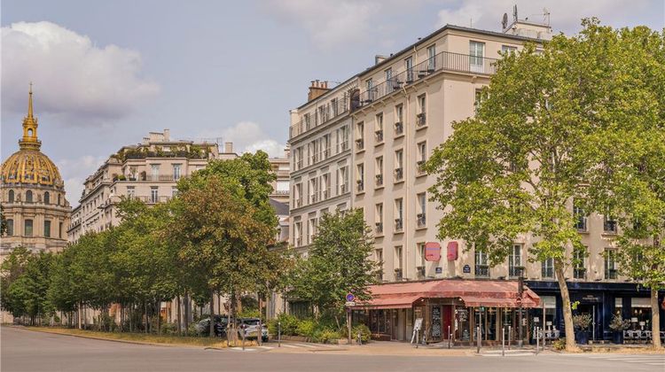 Duquesne Eiffel Exterior