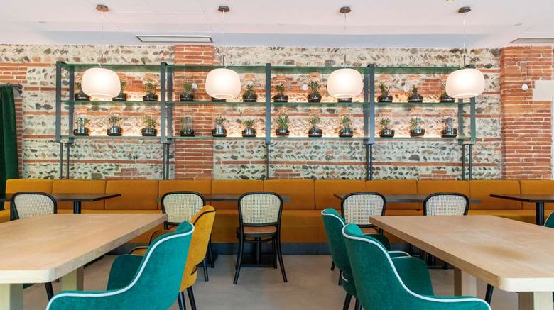 <b>Les Pins Galants Restaurant</b>. Images powered by <a href="https://iceportal.shijigroup.com/" title="IcePortal" target="_blank">IcePortal</a>.