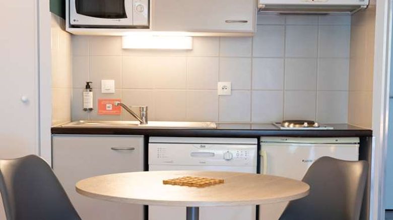 <b>Les Pins Galants Room</b>. Images powered by <a href="https://iceportal.shijigroup.com/" title="IcePortal" target="_blank">IcePortal</a>.
