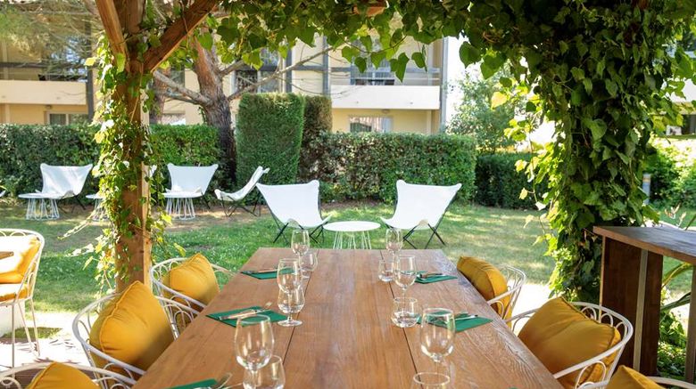 <b>Les Pins Galants Restaurant</b>. Images powered by <a href="https://iceportal.shijigroup.com/" title="IcePortal" target="_blank">IcePortal</a>.