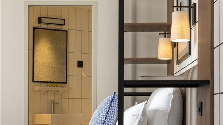 <b>MODERNISTE Hotel Room</b>. Images powered by <a href="https://iceportal.shijigroup.com/" title="IcePortal" target="_blank">IcePortal</a>.