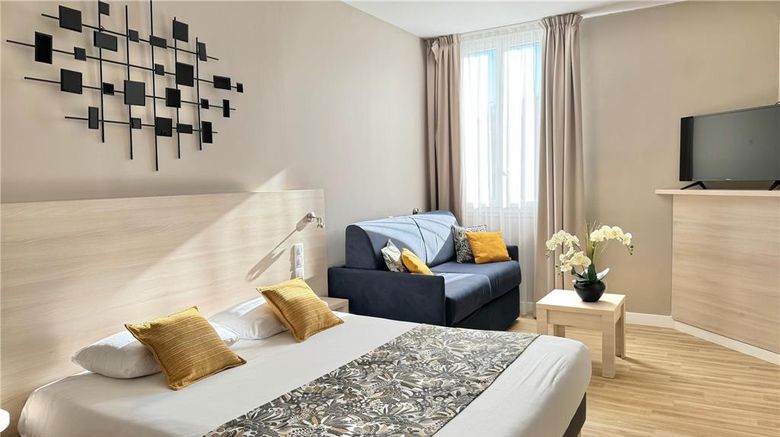 <b>Hotel Helvetique Room</b>. Images powered by <a href="https://iceportal.shijigroup.com/" title="IcePortal" target="_blank">IcePortal</a>.