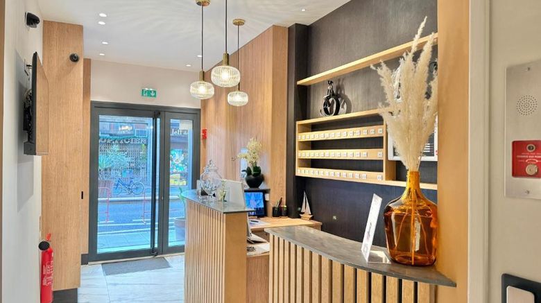 <b>Hotel Helvetique Lobby</b>. Images powered by <a href="https://iceportal.shijigroup.com/" title="IcePortal" target="_blank">IcePortal</a>.