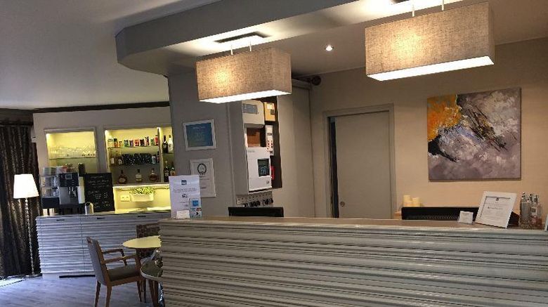 <b>Le Dauphin Hotel Lobby</b>. Images powered by <a href="https://iceportal.shijigroup.com/" title="IcePortal" target="_blank">IcePortal</a>.