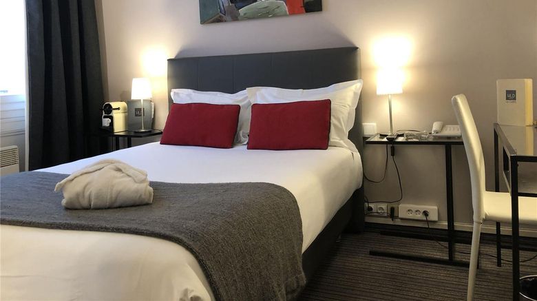 <b>Le Dauphin Hotel Room</b>. Images powered by <a href="https://iceportal.shijigroup.com/" title="IcePortal" target="_blank">IcePortal</a>.