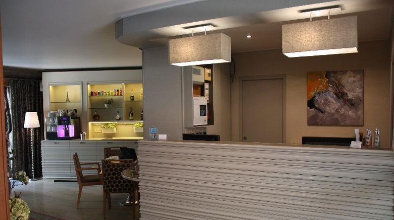 <b>Le Dauphin Hotel Lobby</b>. Images powered by <a href="https://iceportal.shijigroup.com/" title="IcePortal" target="_blank">IcePortal</a>.