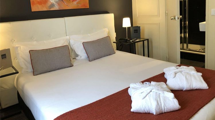 Le Dauphin Hotel Room