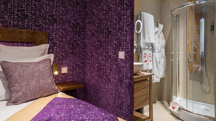 Le Temple de Jeanne Hotel Room