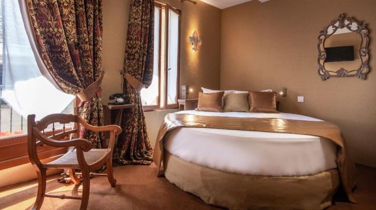 Le Temple de Jeanne Hotel Room