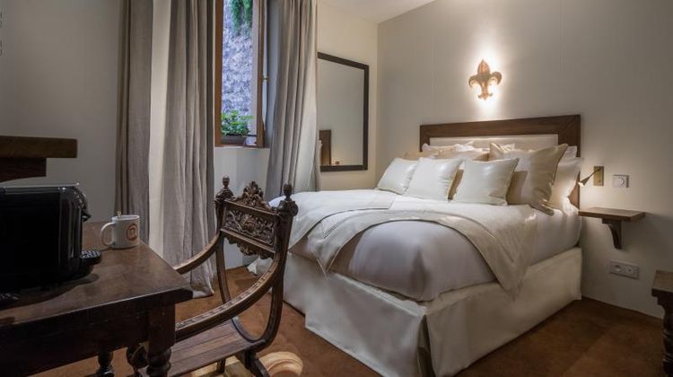 Le Temple de Jeanne Hotel Room
