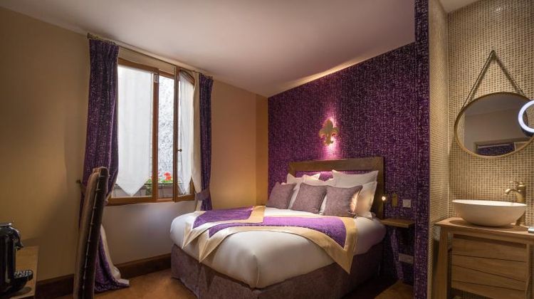Le Temple de Jeanne Hotel Room
