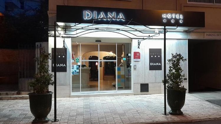 Diana Hotel Exterior