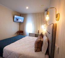 Hotel America Room