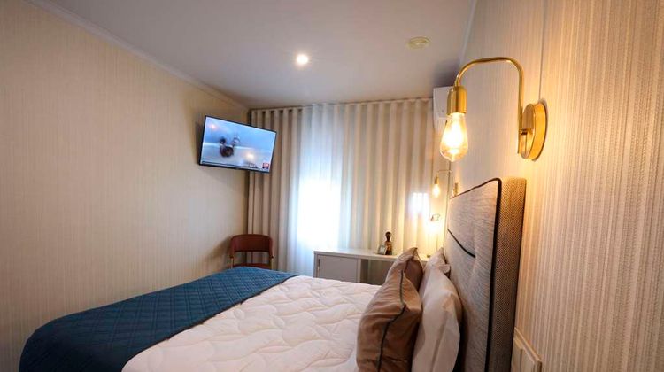 Hotel America Room