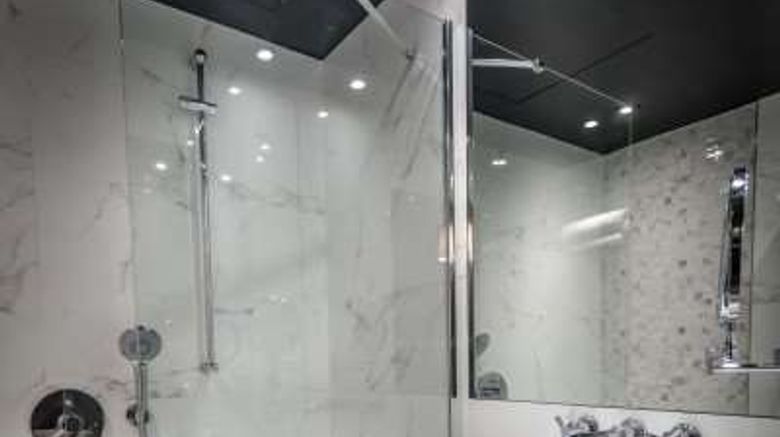 <b>Hotel Armoni Arc de Triomple Room</b>. Images powered by <a href="https://iceportal.shijigroup.com/" title="IcePortal" target="_blank">IcePortal</a>.