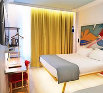 Hotel de la Paix Room