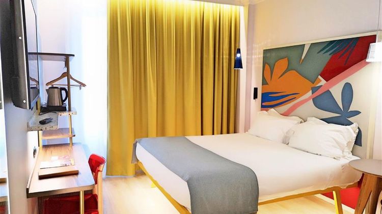 Hotel de la Paix Room