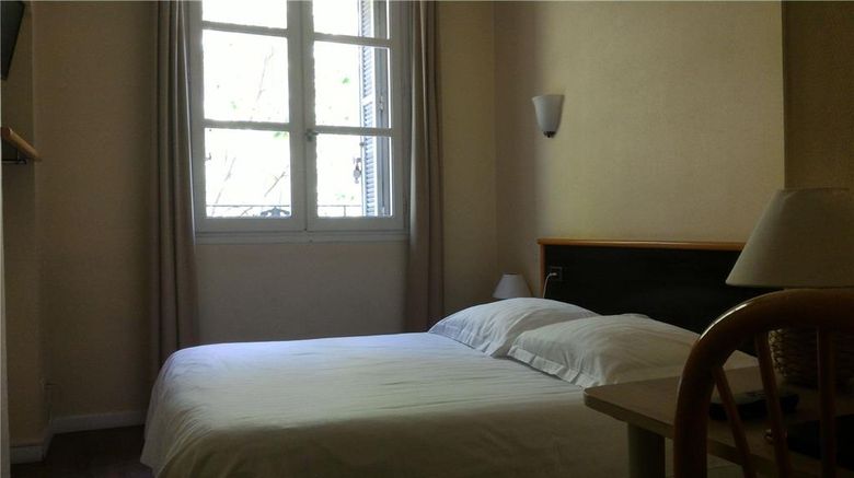 <b>Hotel Le Victoria Room</b>. Images powered by <a href="https://iceportal.shijigroup.com/" title="IcePortal" target="_blank">IcePortal</a>.