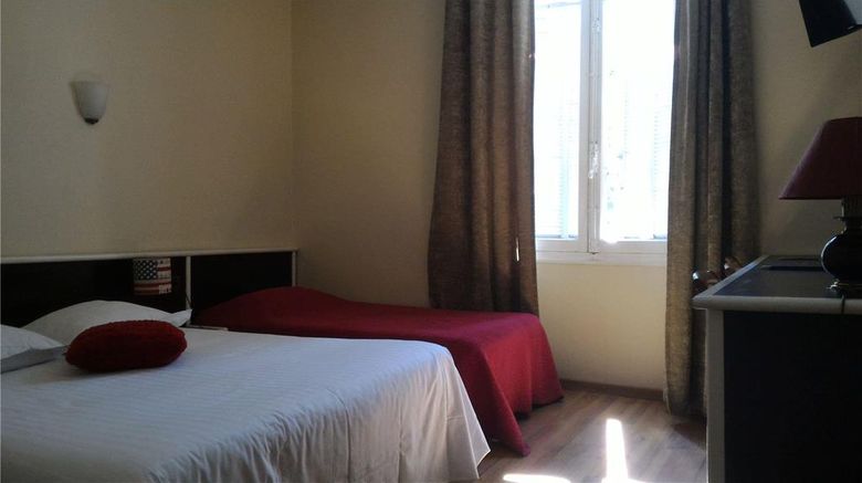 <b>Hotel Le Victoria Room</b>. Images powered by <a href="https://iceportal.shijigroup.com/" title="IcePortal" target="_blank">IcePortal</a>.