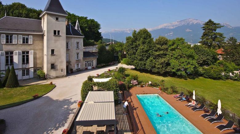 <b>Chateau de la Commanderie Hotel Pool</b>. Images powered by <a href="https://iceportal.shijigroup.com/" title="IcePortal" target="_blank">IcePortal</a>.