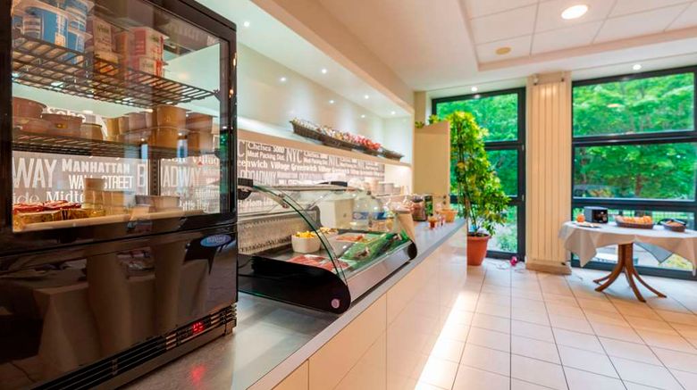<b>Hotel CERISE Luxeuil Les Sources Restaurant</b>. Images powered by <a href="https://iceportal.shijigroup.com/" title="IcePortal" target="_blank">IcePortal</a>.