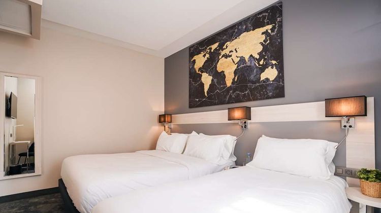 Univers Hotel Room