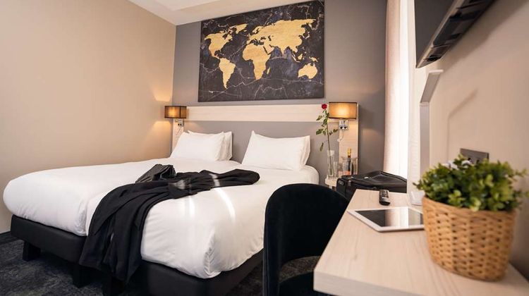 Univers Hotel Room
