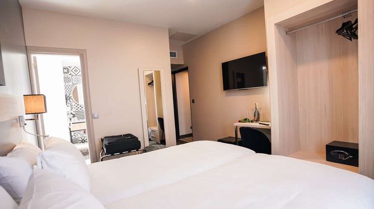 Univers Hotel Room