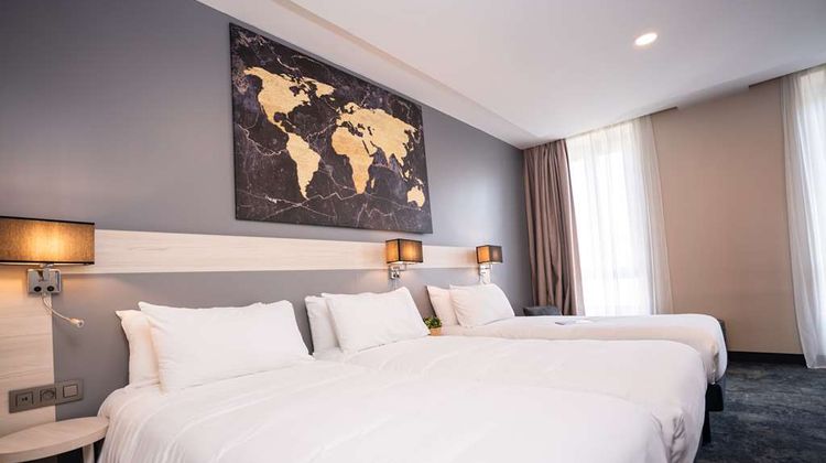 Univers Hotel Room