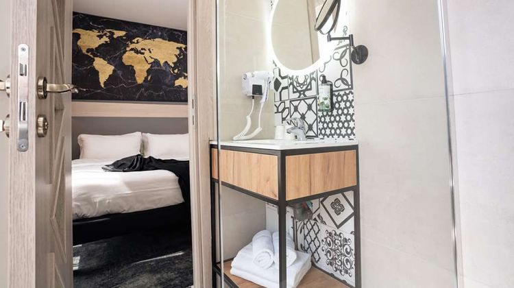 Univers Hotel Room