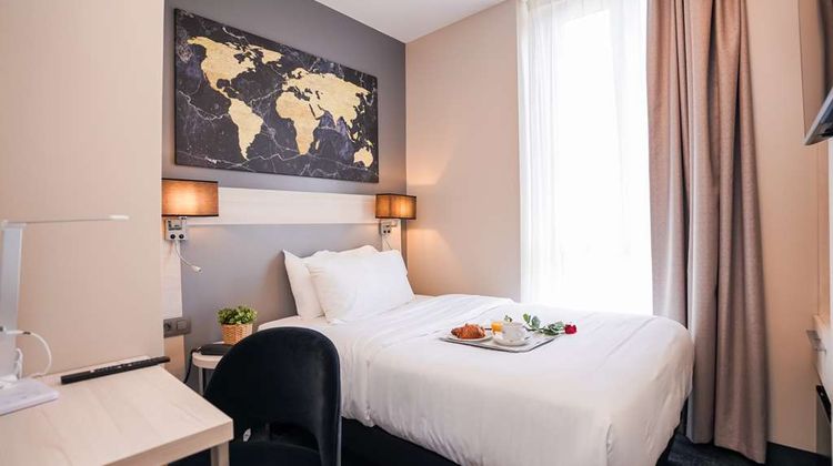 Univers Hotel Room