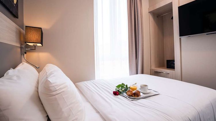 Univers Hotel Room