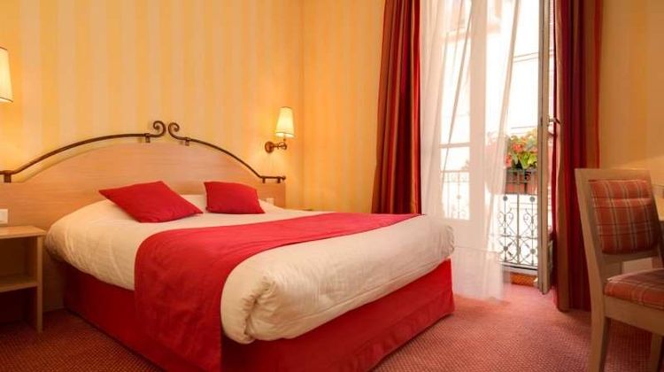 Delambre Hotel Room