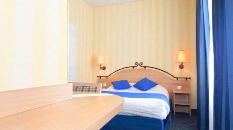 Delambre Hotel Room