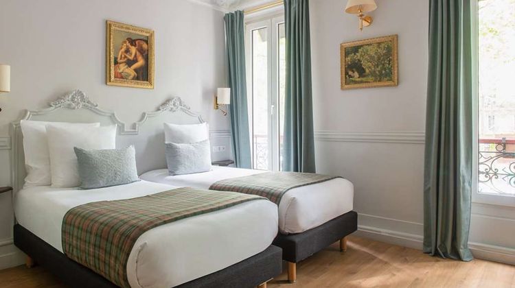 De La Porte Doree Room