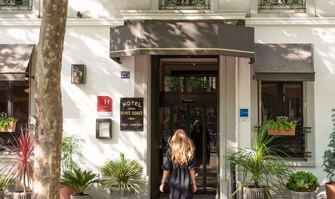 De La Porte Doree Exterior