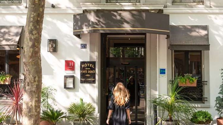De La Porte Doree Exterior