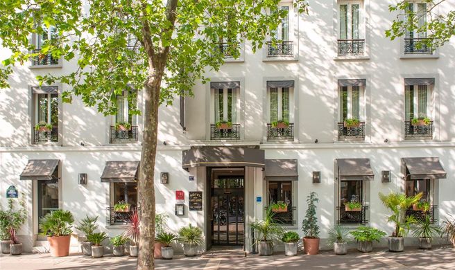 De La Porte Doree Exterior
