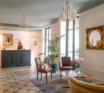 De La Porte Doree Lobby