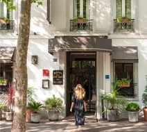 De La Porte Doree Exterior