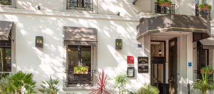De La Porte Doree Exterior